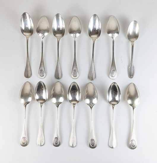 TREIZE GRANDES CUILLERES en argent (950)...